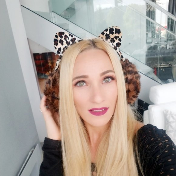 Leopard Print Ear Muffs - Picture 1 of 4